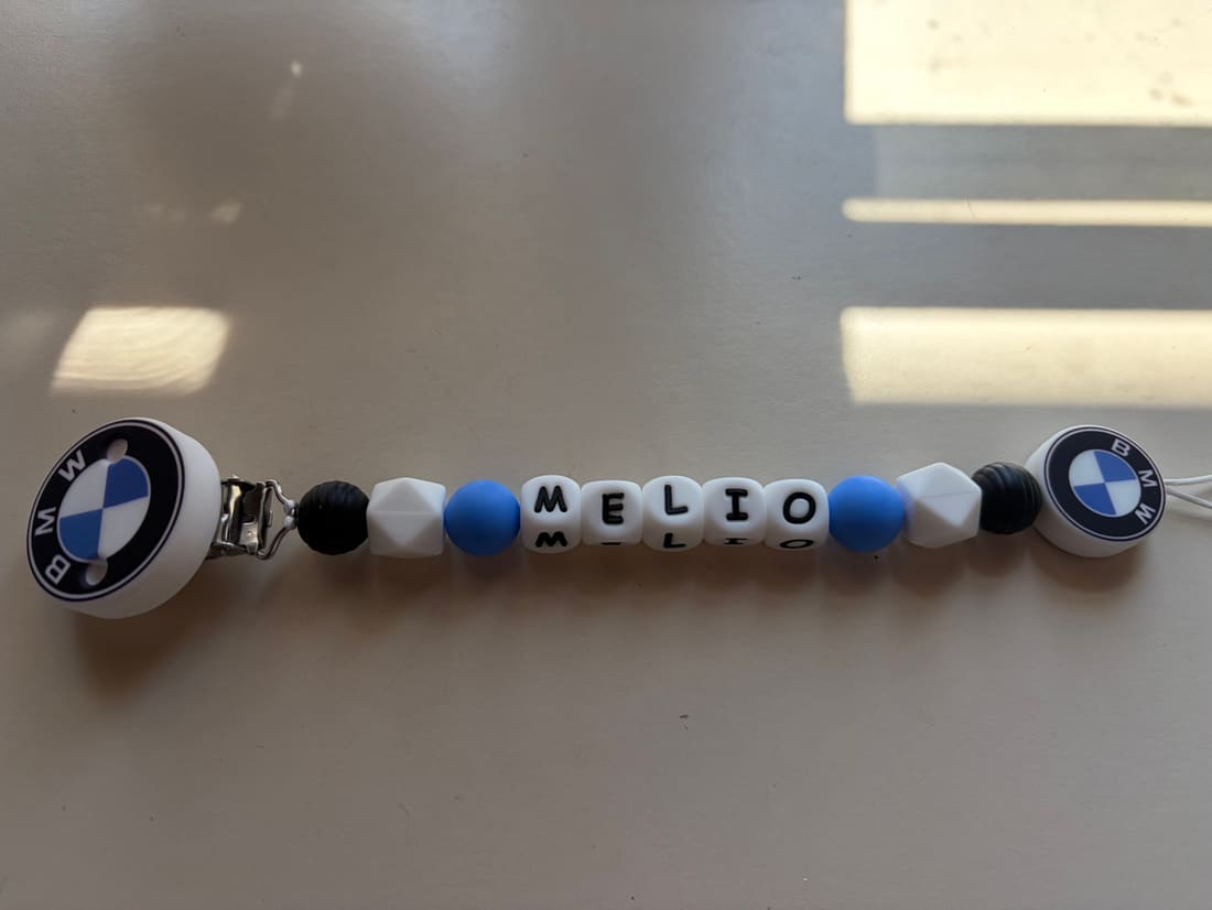 Attache tétine personnalisée BMW, prénom Melio